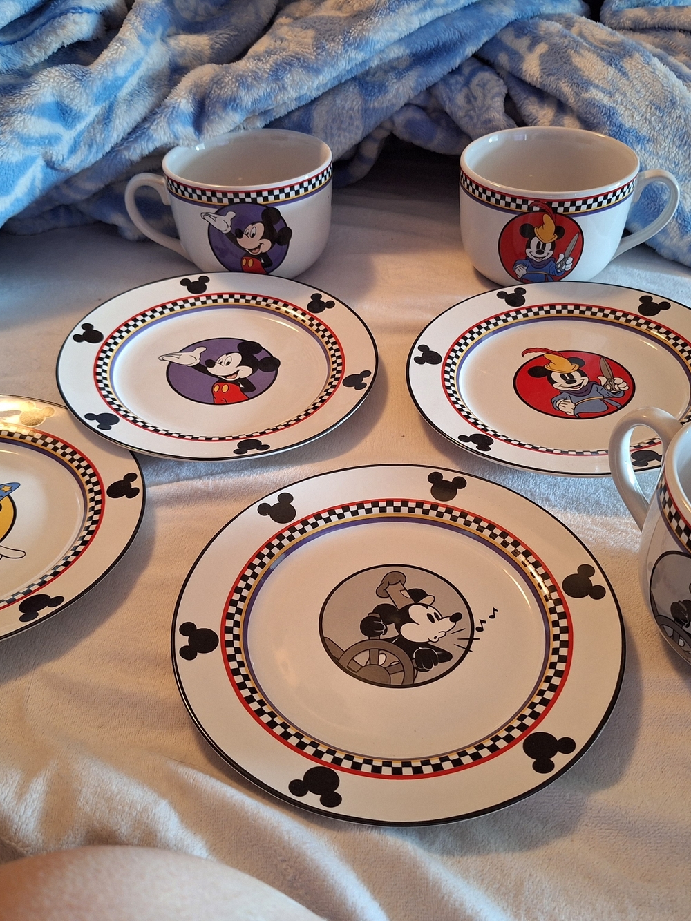 Disney Mickey Mouse Soup And Sandwich Dinnerware Set